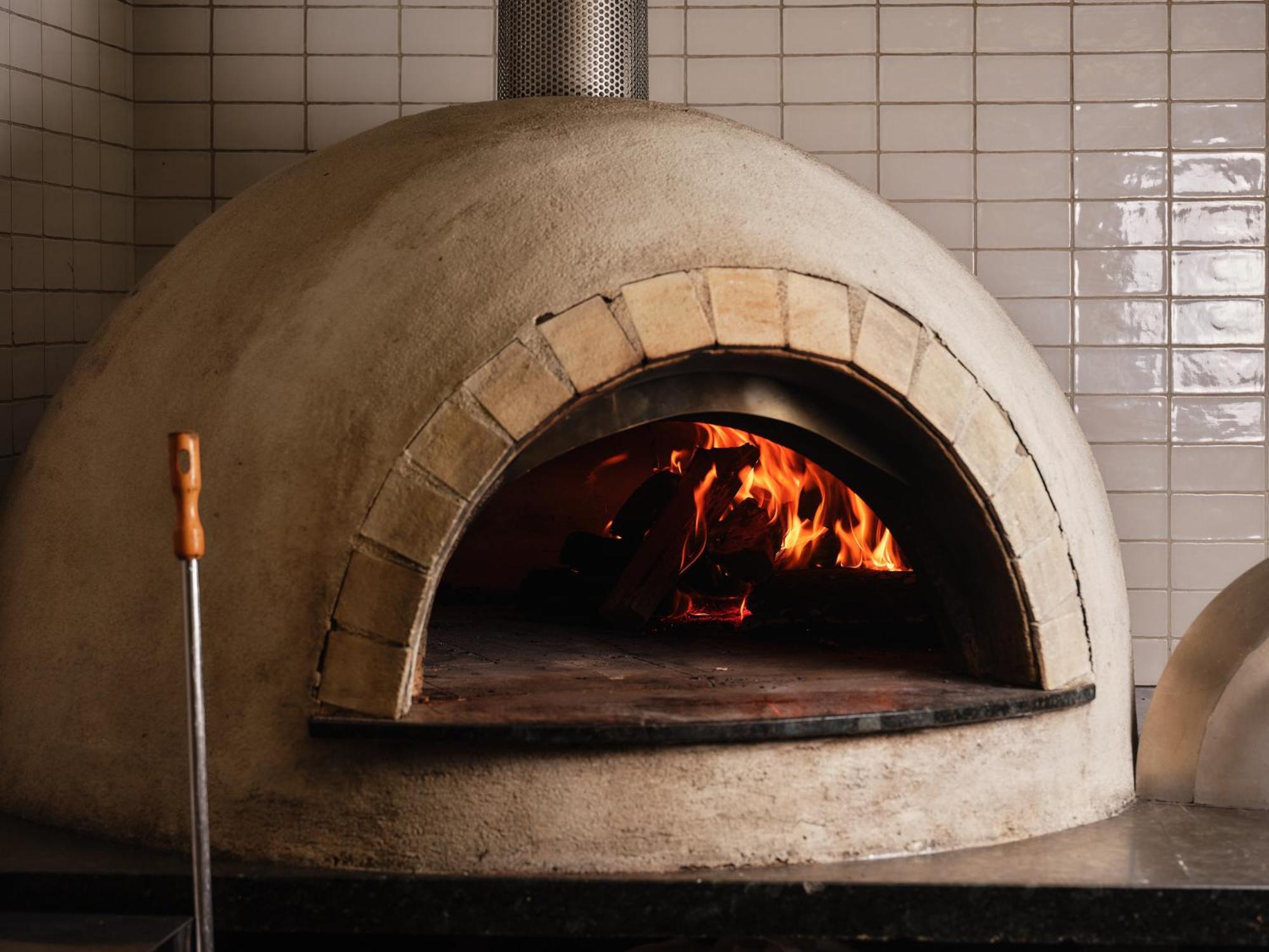 Peppers Marysville Exterior photo Wood-burning brick oven