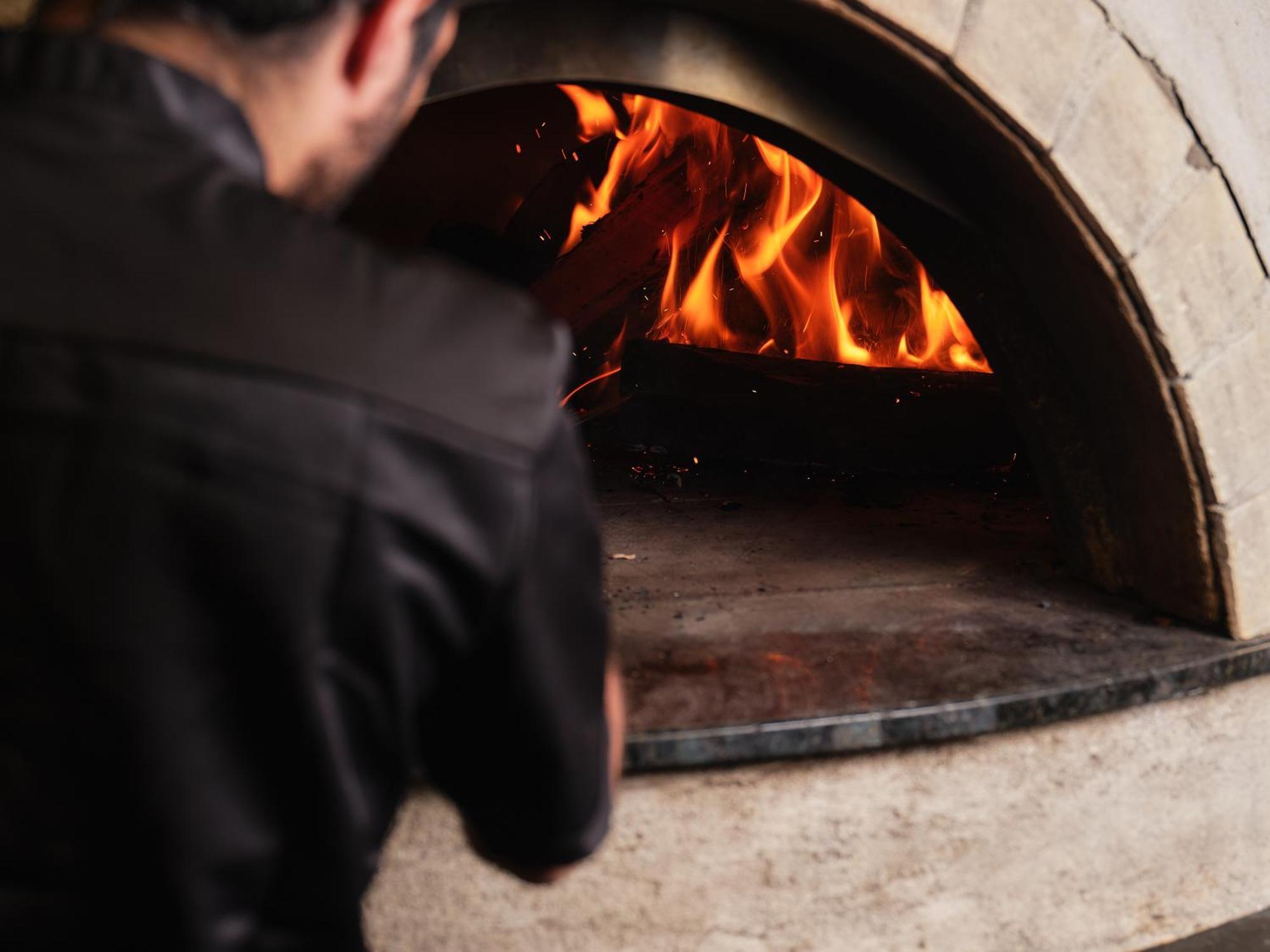 Peppers Marysville Exterior photo Wood-burning oven