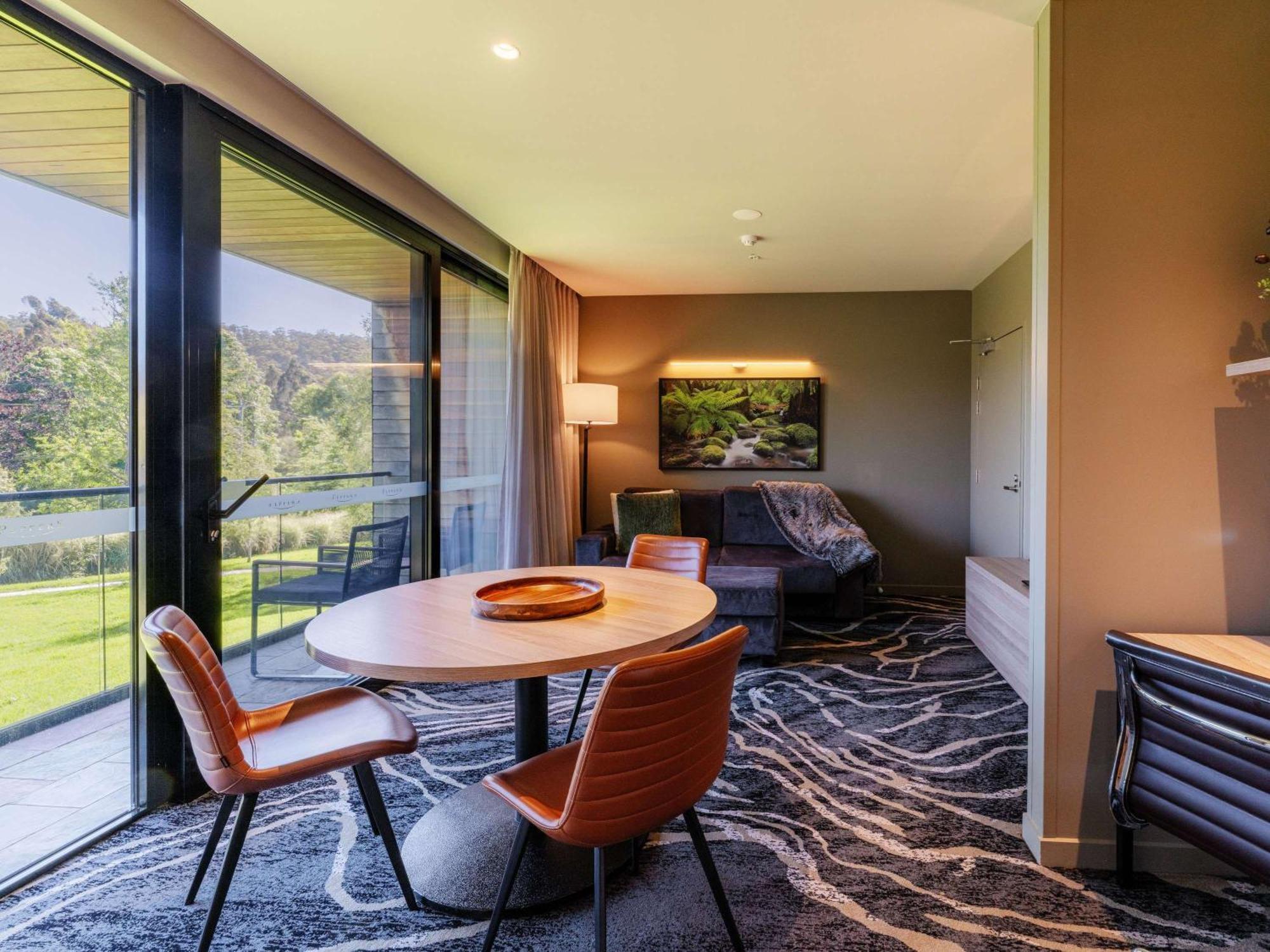 Peppers Marysville Exterior photo A suite at the Falls Creek Hotel